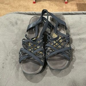 Skechers memory foam navy size 7 sling back dressy sandals, worn a few times